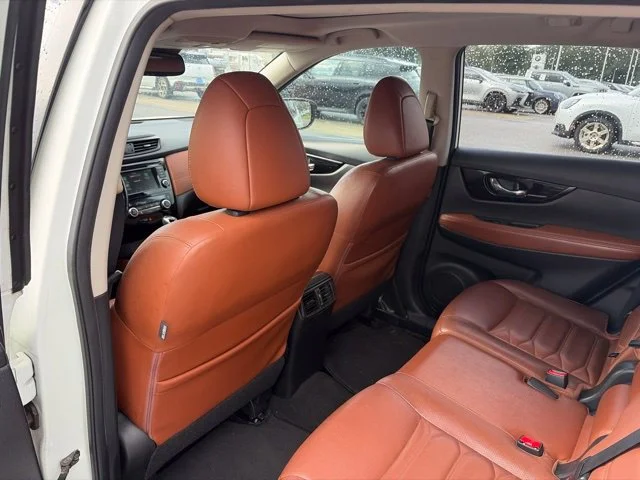 Used 2018 White Nissan SL image 20