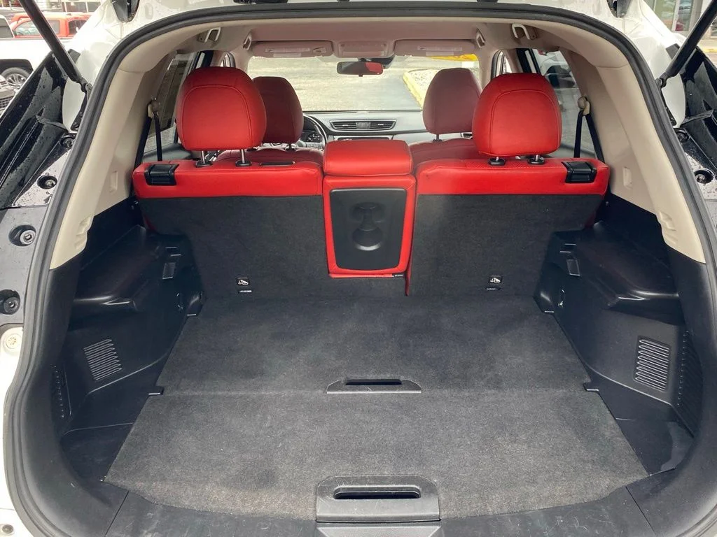 Used 2019 White Nissan S image 12