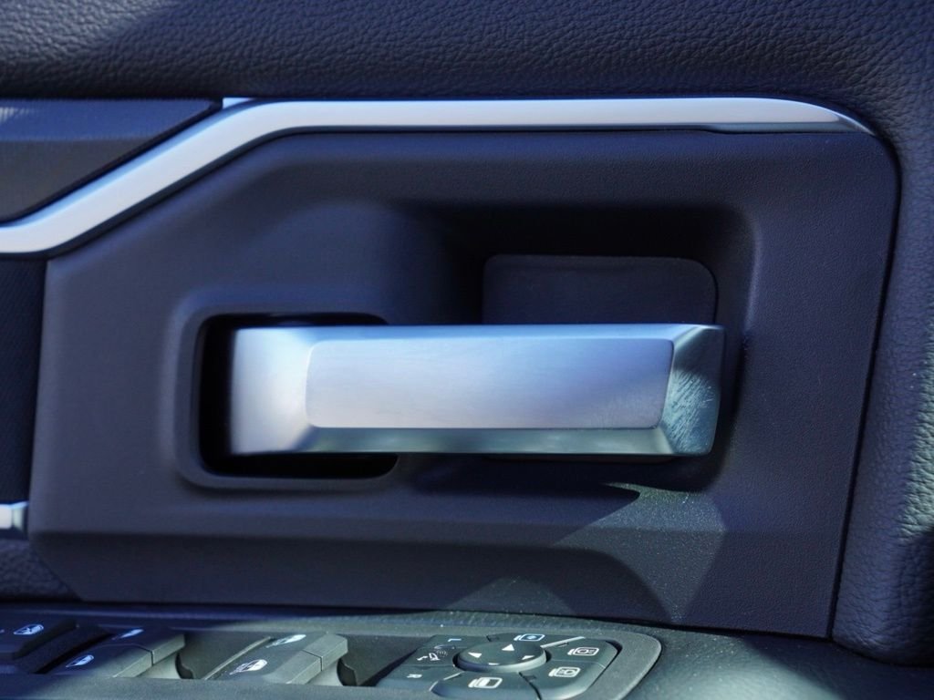 New 2026 Diamond Black Crystal Pearl-Coat Exterior Paint RAM Big Horn Night Edition image 11