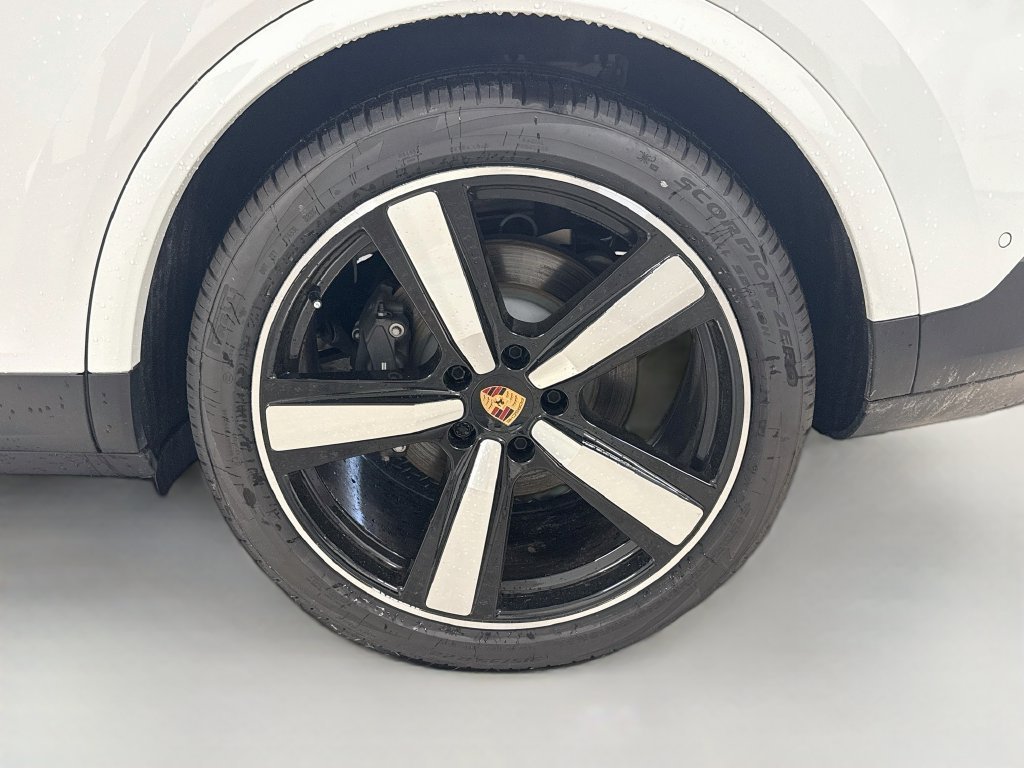 Used 2025 White Porsche  image 34
