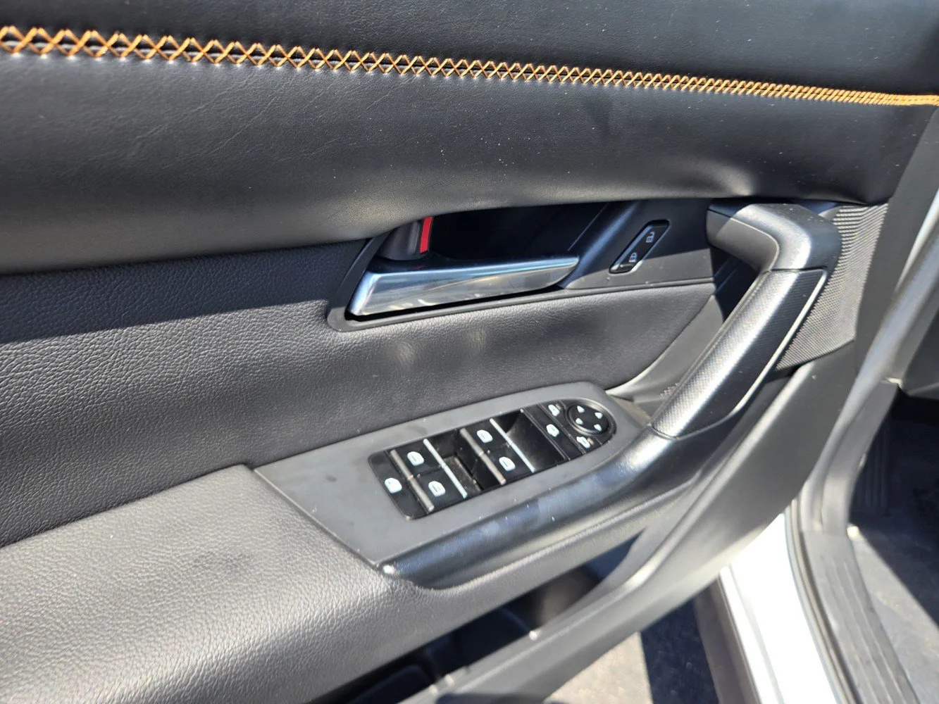 Used 2025 Wind Chill Pearl Mazda Premium Plus Package image 38