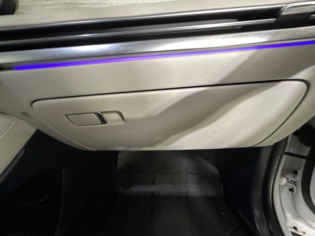 Used 2025 White Hyundai Calligraphy image 24