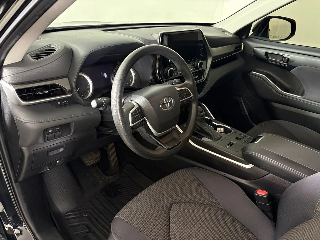 Used 2023 Black Toyota L image 17