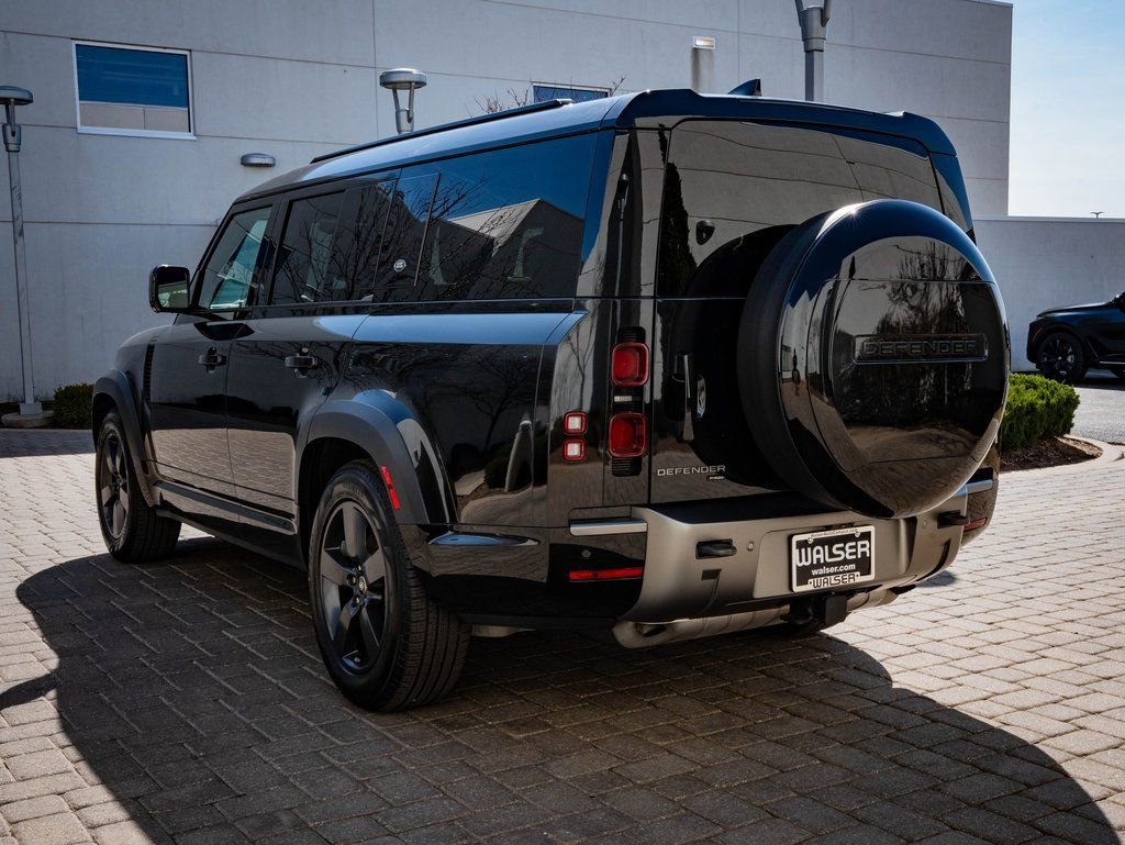 Used 2023 Black Land Rover X-Dynamic SE image 6