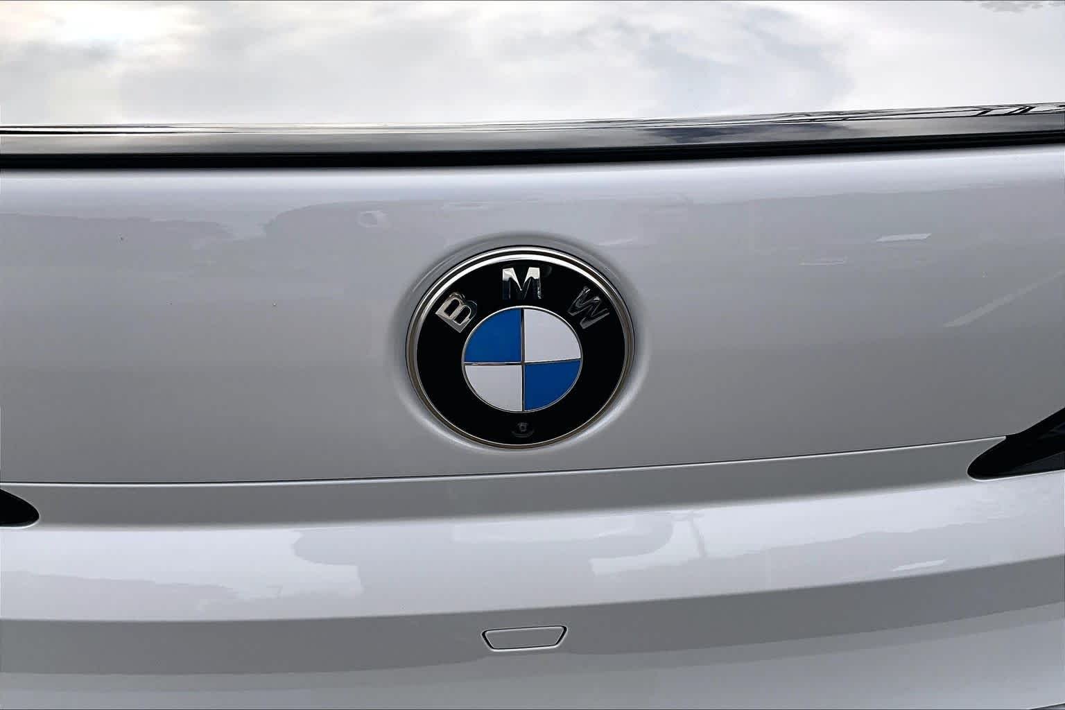 Used 2026 Mineral White Metallic BMW 740i image 10