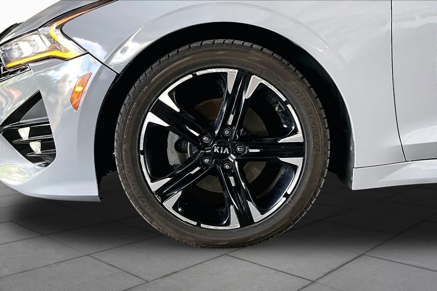 Used 2021 Wolf Gray Kia GT-Line image 10