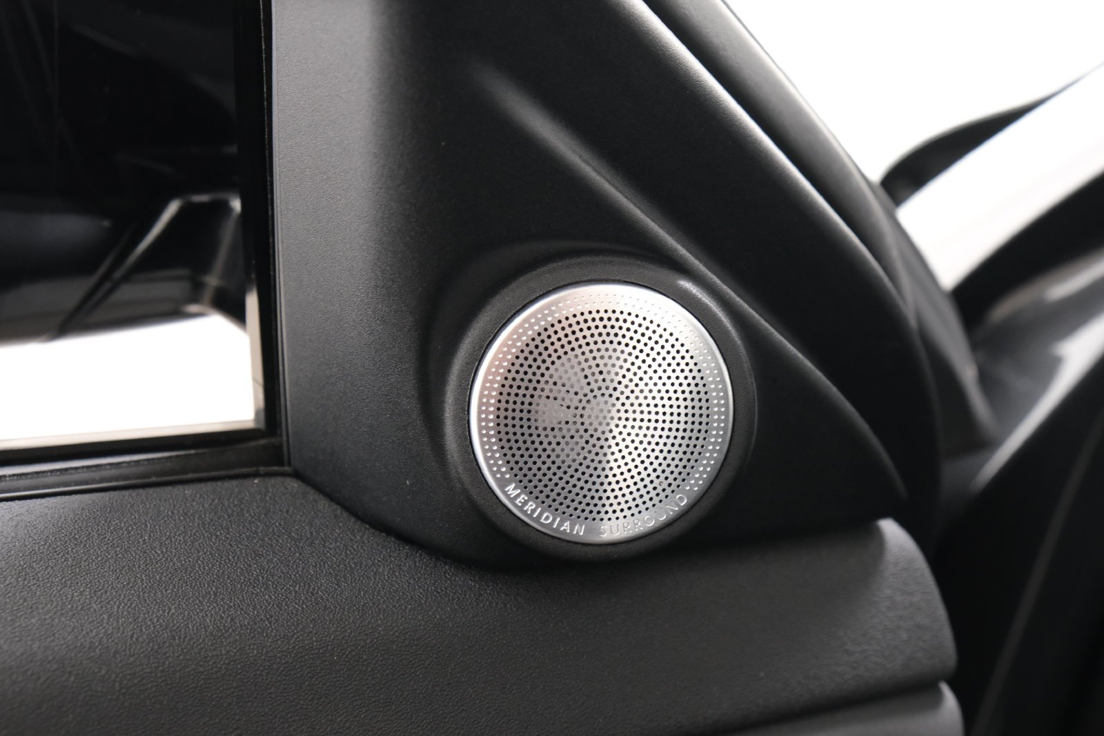 Used 2024 Carpathian Gray Premium Metallic Land Rover Dynamic image 27