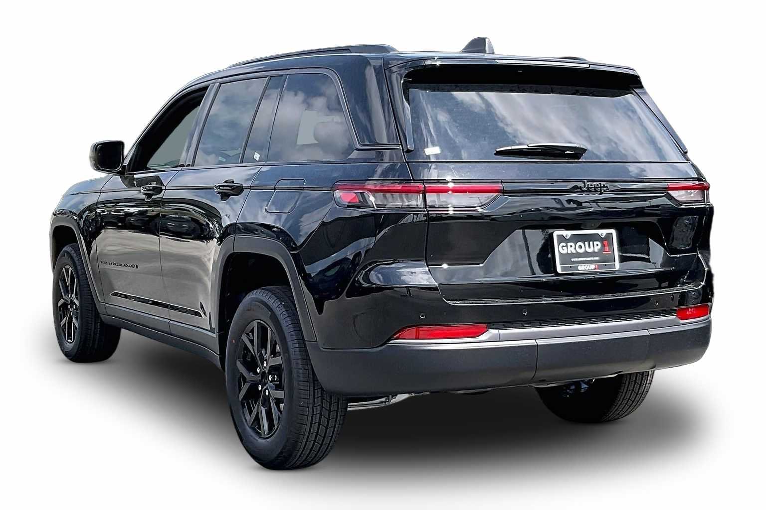 New 2026 Diamond Black Crystal Pearl-Coat Exterior Paint Jeep Laredo Altitude image 9