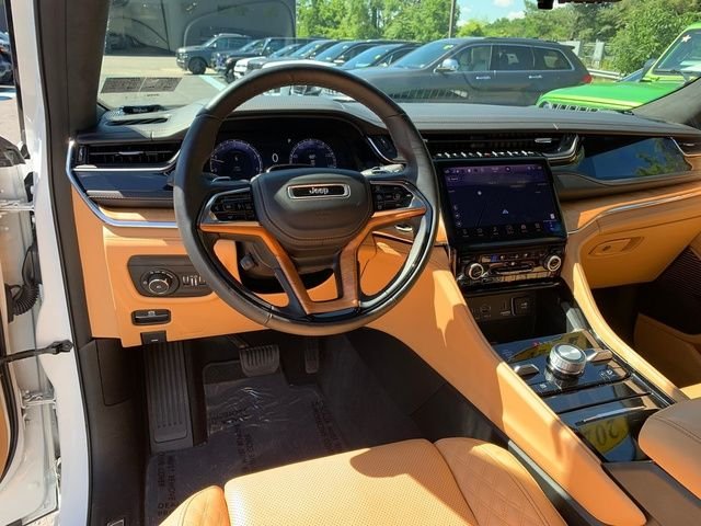 Used 2025 White Jeep Summit image 18