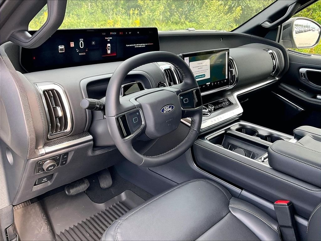 New 2027 Star White Metallic Tri-Coat Ford Platinum image 9