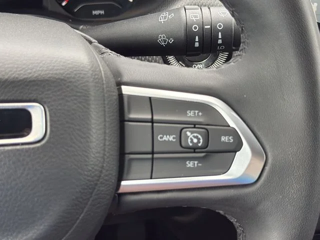 Used 2023 Gray Jeep Latitude image 18