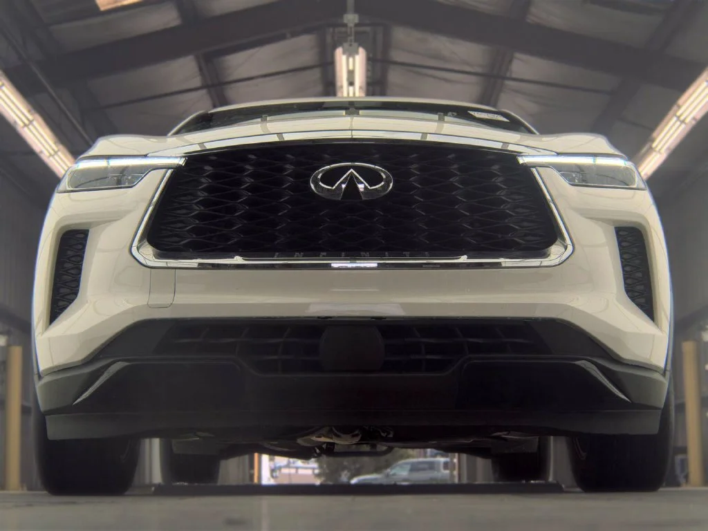 Certified Used 2024 White INFINITI PURE image 3