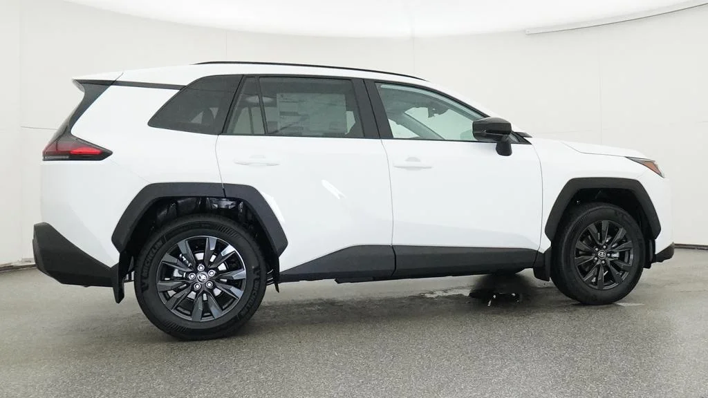 New 2026 Ice Cap Toyota XLE Premium image 15