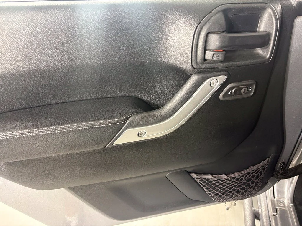 Used 2016 Silver Jeep Unlimited Rubicon image 19