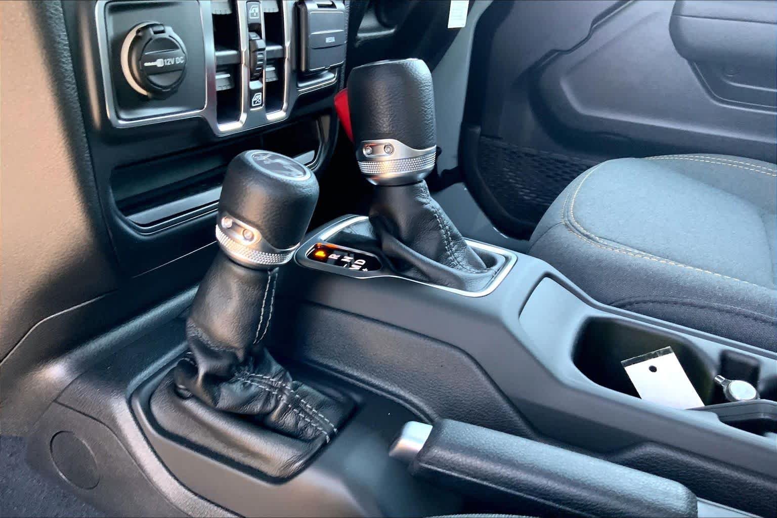 New 2026 Earl Clearcoat Jeep Sport S image 7