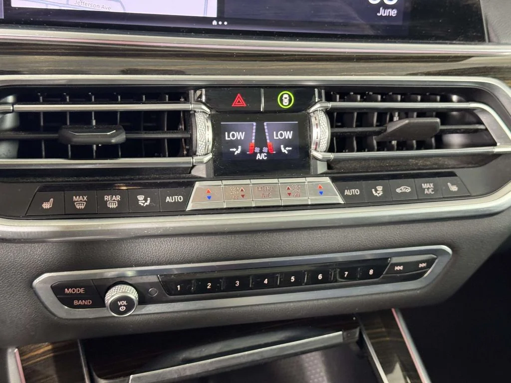 Used 2020 White BMW xDrive40i image 28