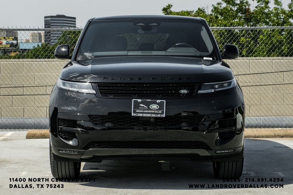 Used 2025 Santorini Black Metallic Land Rover SE image 3