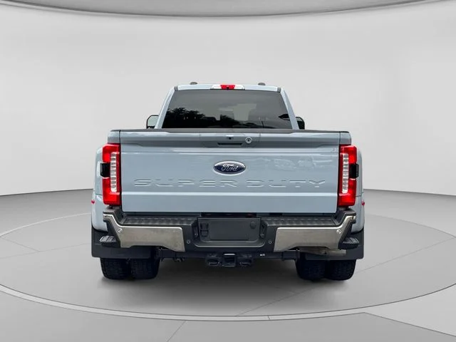 Used 2025  Ford Lariat image 4