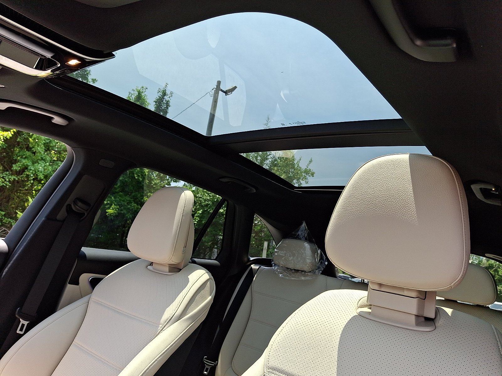 New 2026 Polar White Mercedes-Benz GLC 300 image 12