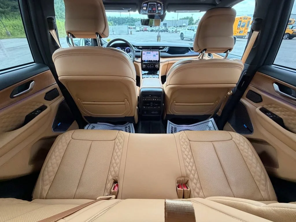Used 2023 Diamond Black Cry Jeep Summit Reserve image 65