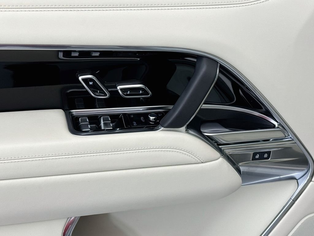 Certified Used 2025 Fuji White Land Rover SE image 22