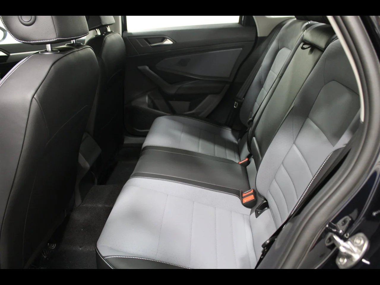 New 2026 Deep Black Pearl Volkswagen 1.5T SE image 20