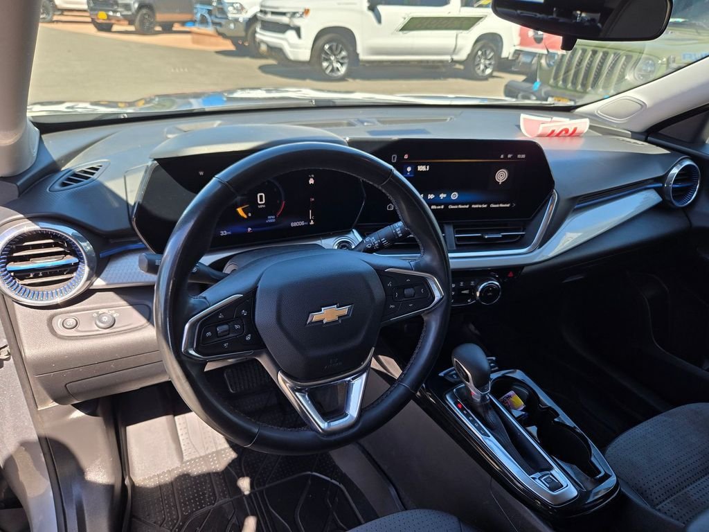Used 2025 Gray Chevrolet LT image 6