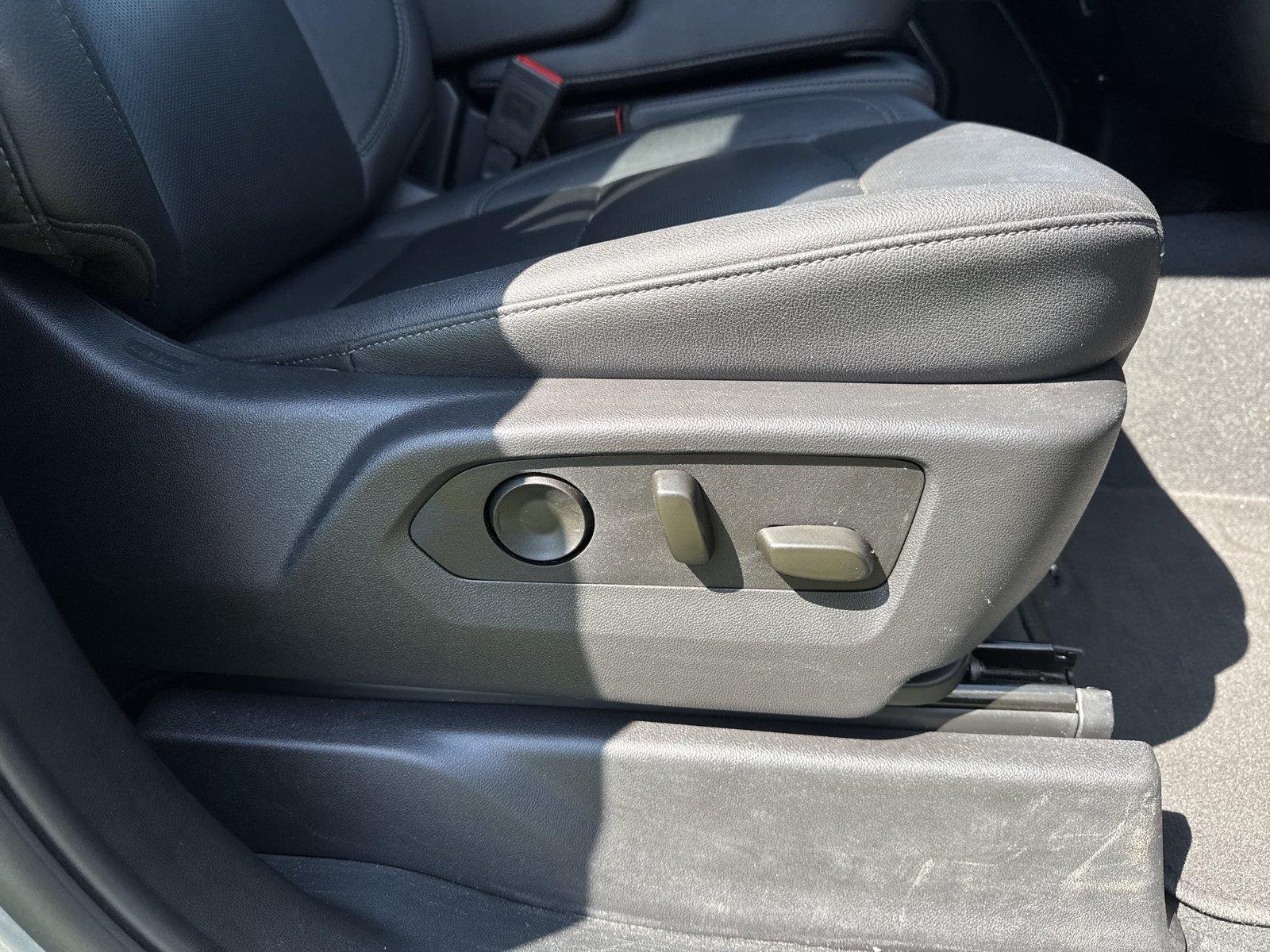 Used 2025 Sterling Metallic GMC SLT image 31