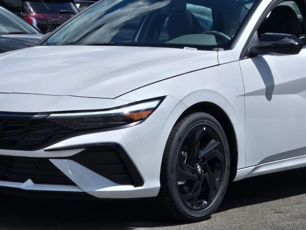 New 2026 White Hyundai SEL Sport image 2