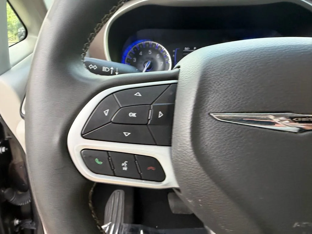 Used 2023 Crystal Metallic Chrysler LX image 19