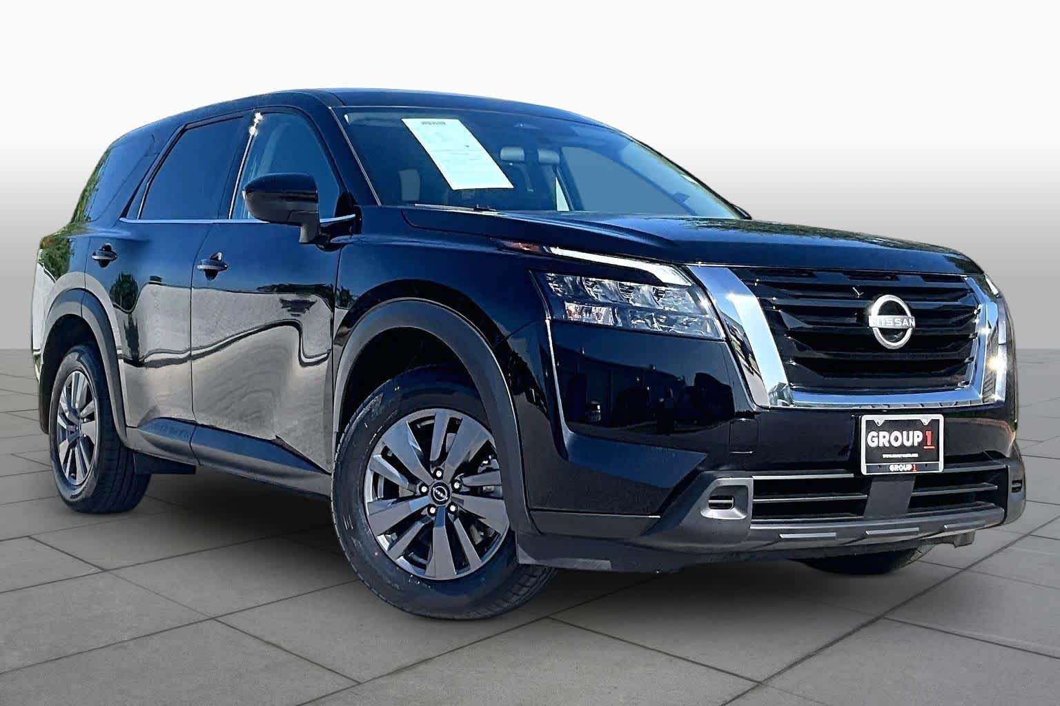 Certified Used 2025 Super Black Nissan S image 3