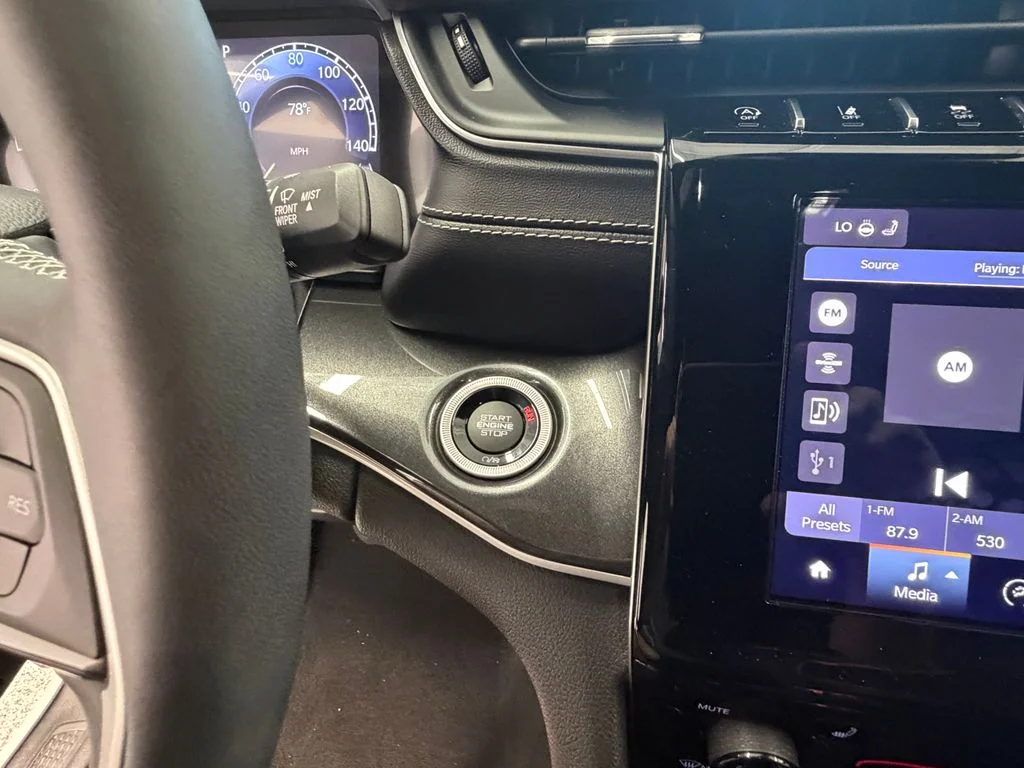 Certified Used 2023 White/off-white Jeep Altitude X image 28