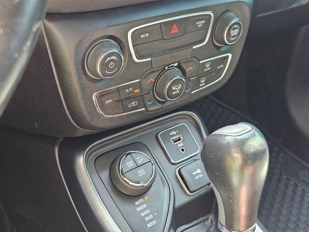 Used 2020 Sting-Gray Clearcoat Jeep Trailhawk image 21