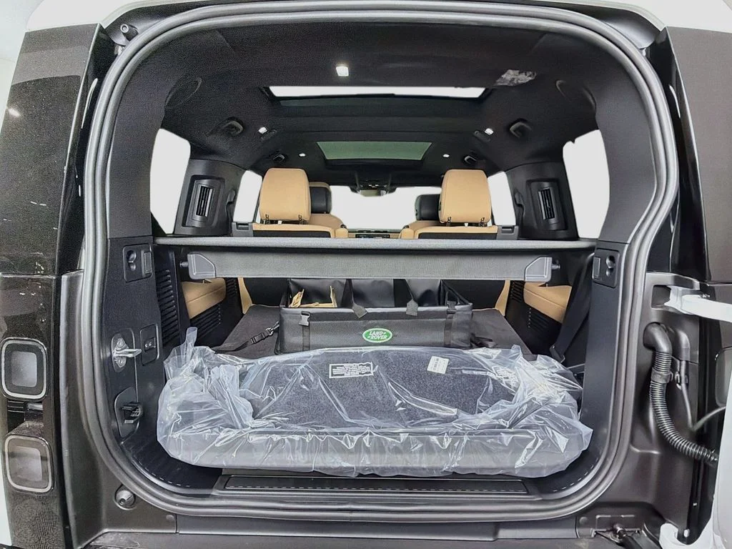 New 2026 Fuji White Land Rover X-Dynamic SE image 28