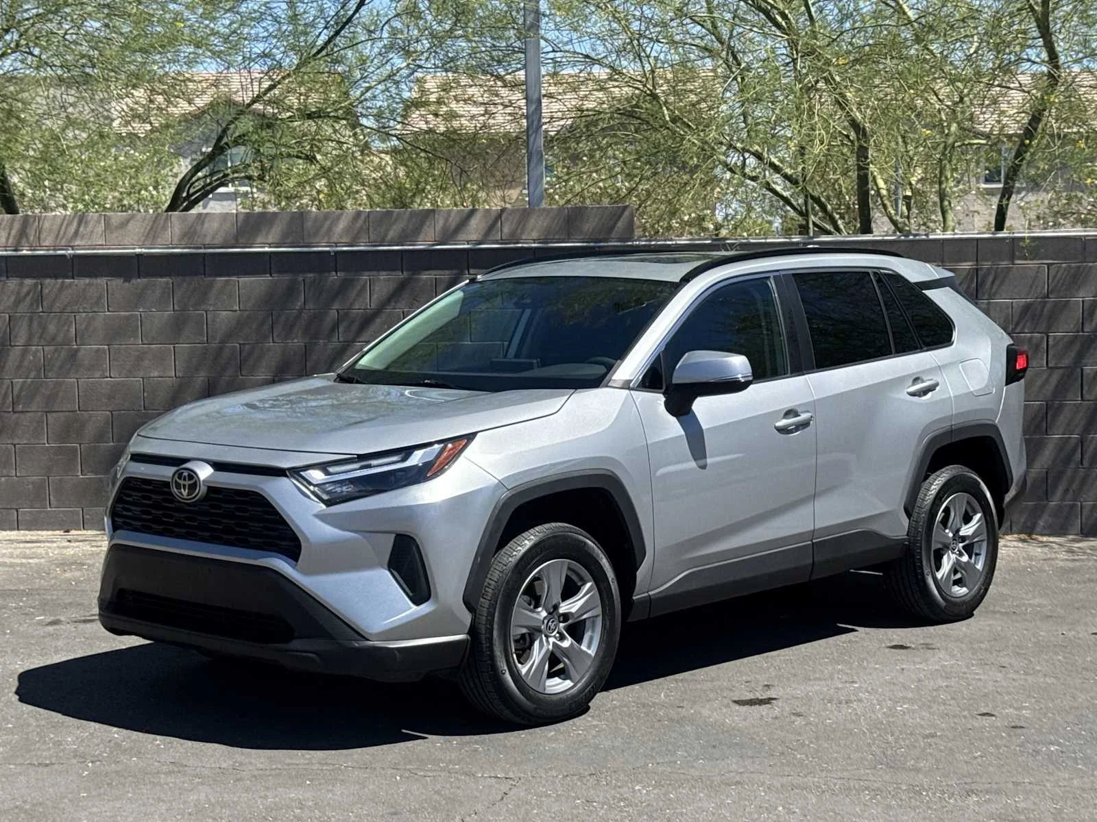 Used 2022 Silver Sky Metallic Toyota XLE image 4