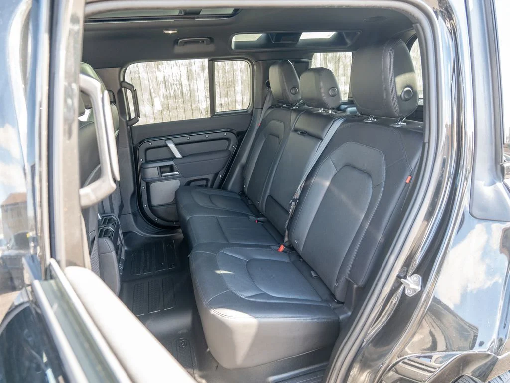 Used 2023 Black Land Rover X-Dynamic SE image 36