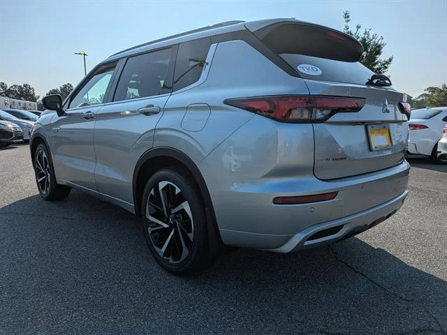 2025 Mitsubishi Outlander Plug-in Hybrid SEL - Photo 6
