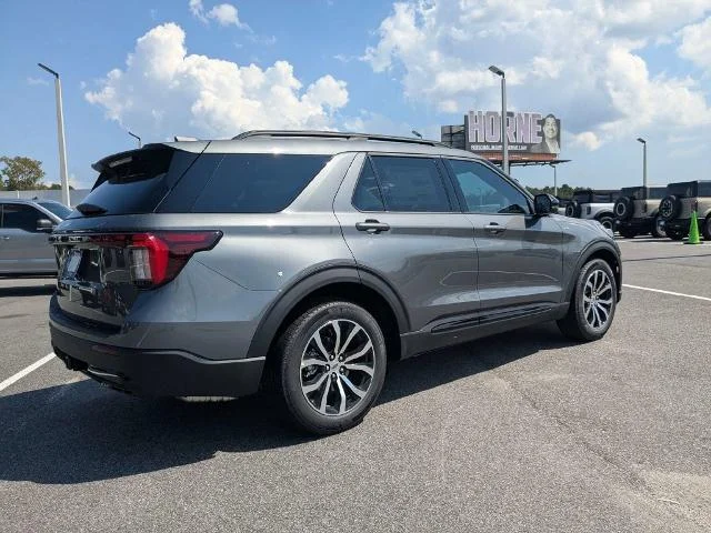 New 2027 Carbonized Gray Metallic Ford ST-Line image 31