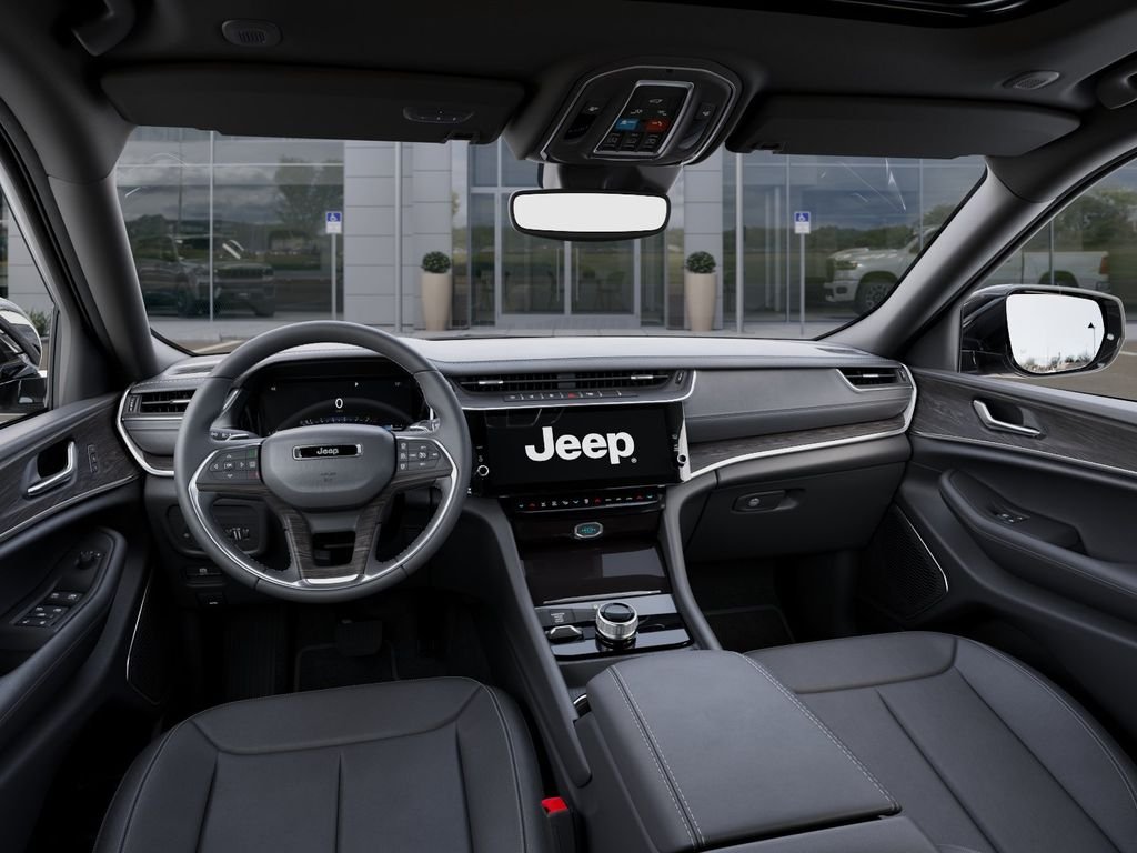 New 2026 Diamond Black Crystal Pearl-Coat Exterior Paint Jeep Limited image 14
