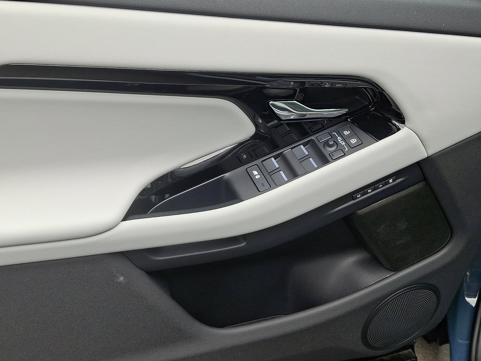 New 2026 Tribeca Blue Land Rover Core S image 10