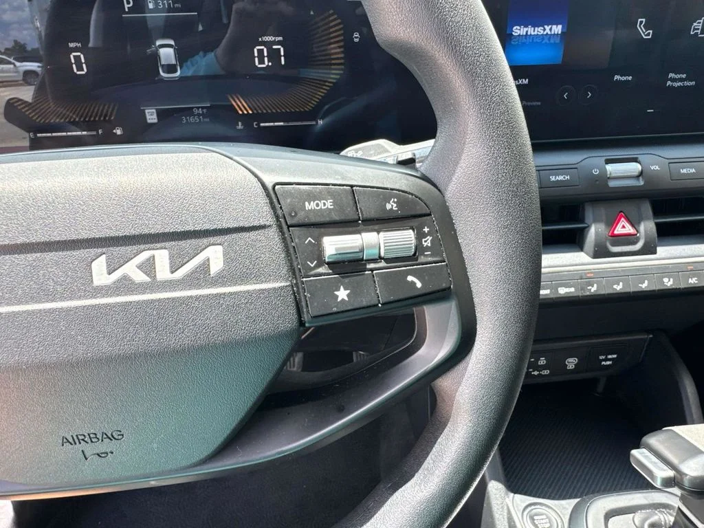 2025 Kia K4 LXS - Photo 40