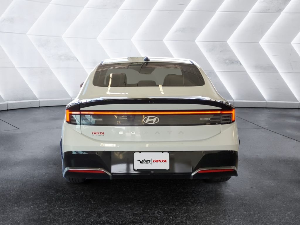 Used 2024 White Hyundai SEL image 5
