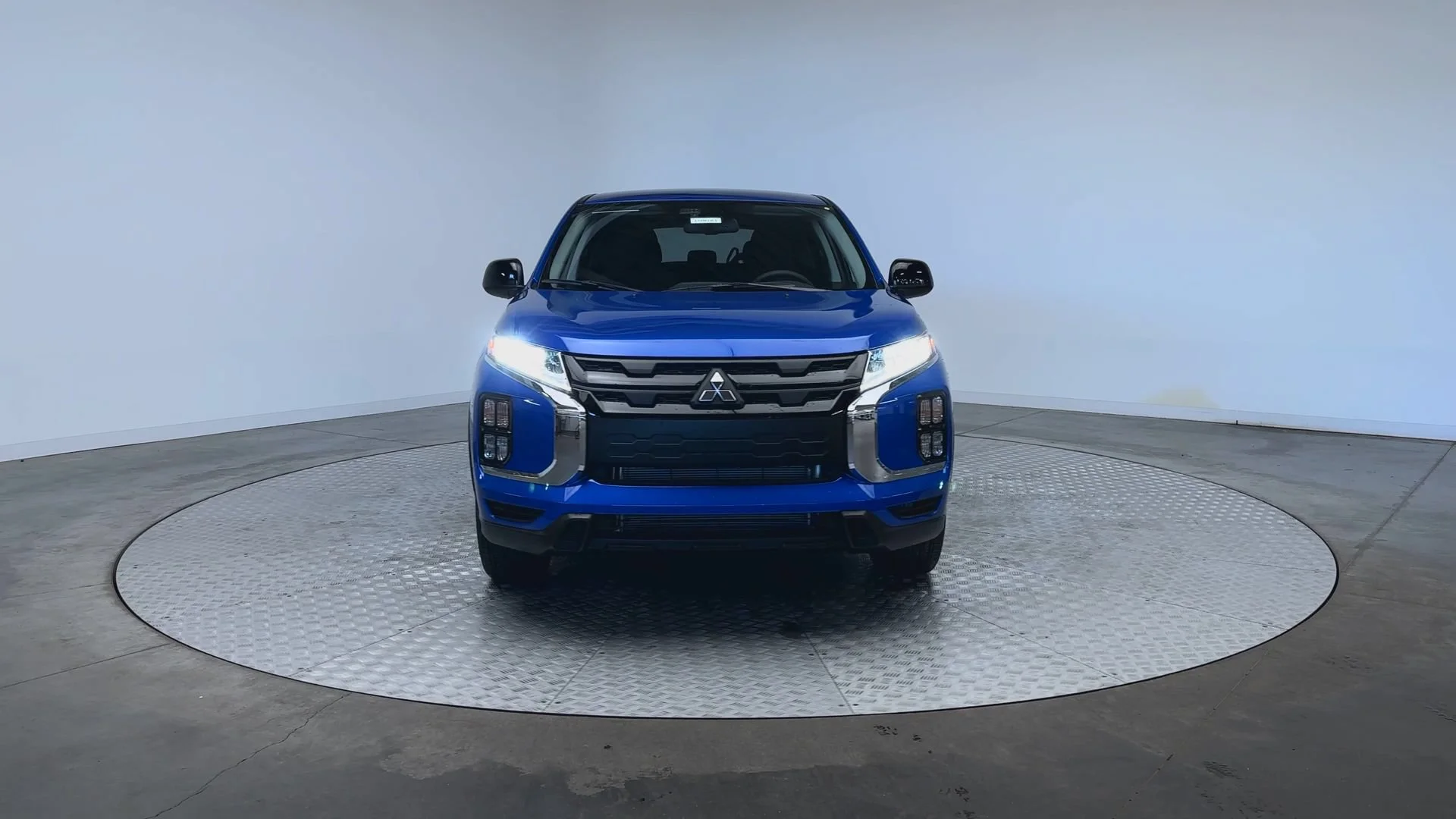New 2026 Octane Blue Metallic Mitsubishi LE image 3