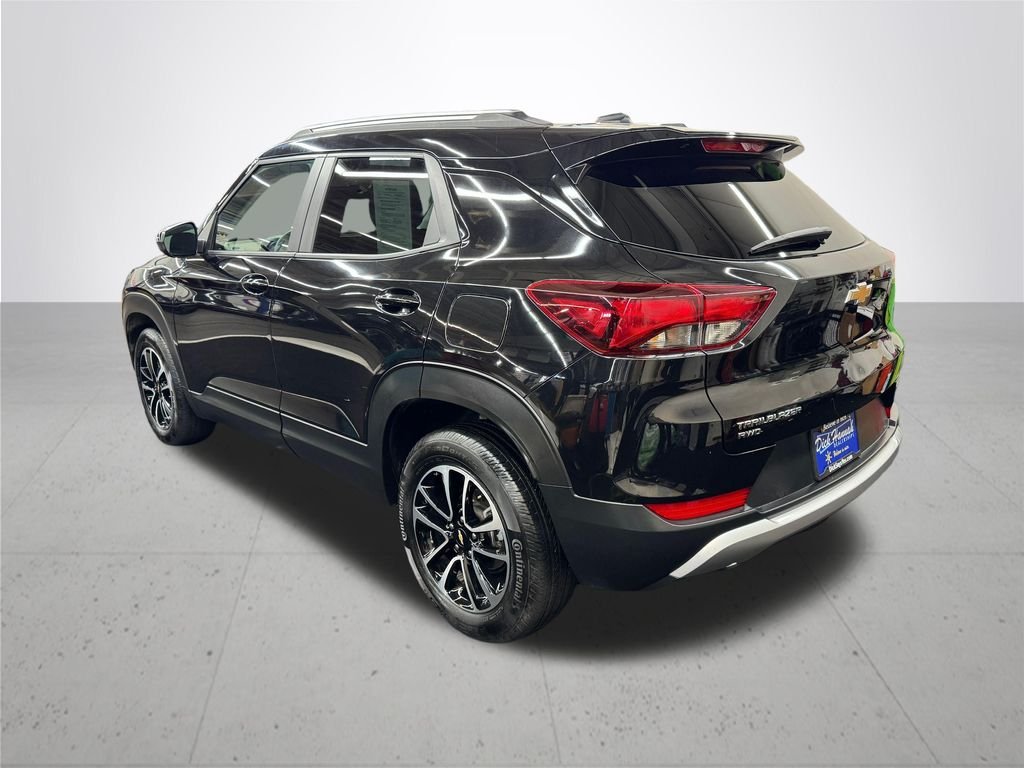 Used 2025 Black Metallic Chevrolet LT image 4