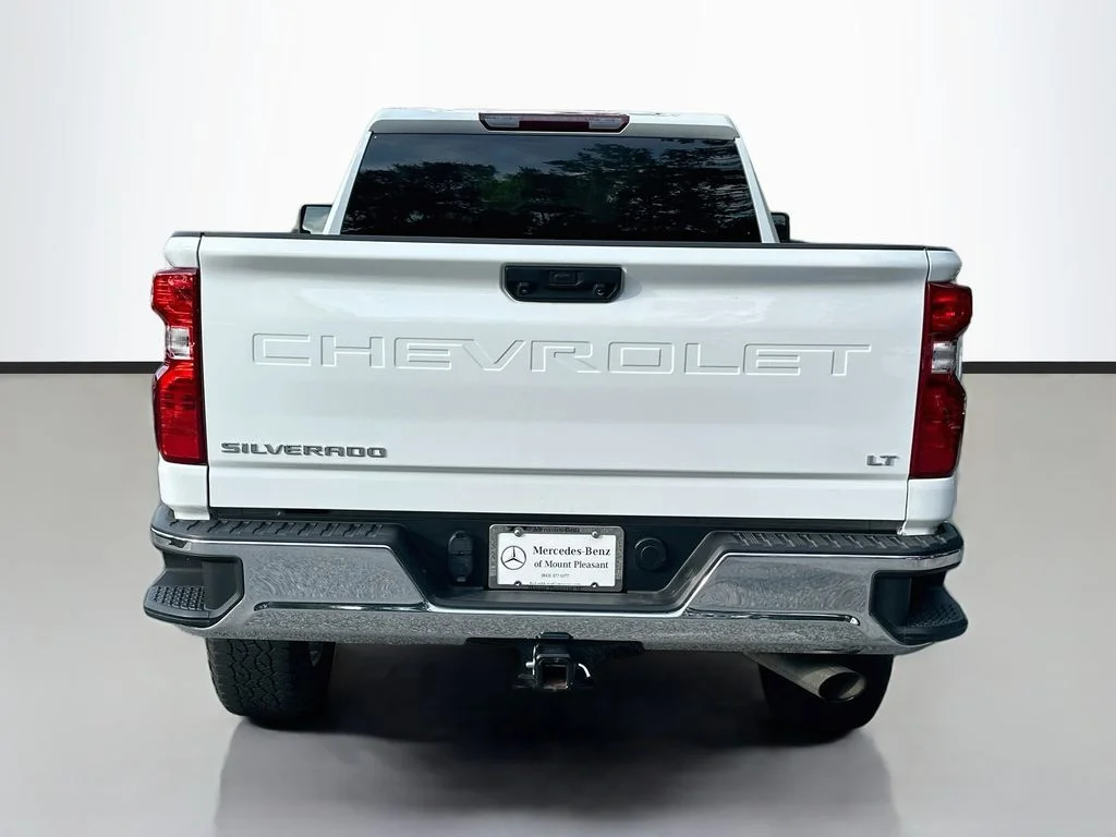 Used 2025 Summit White Chevrolet LT image 6