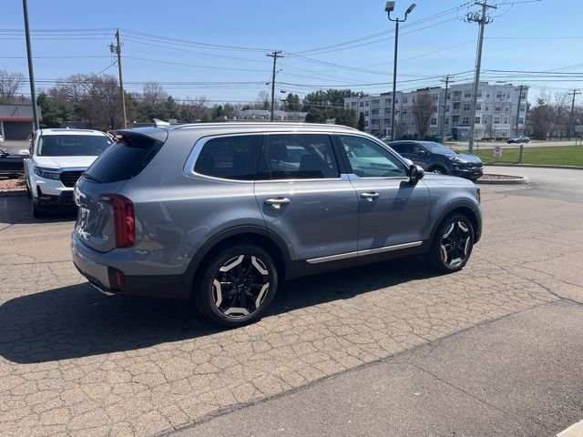 Used 2025 Silver Kia S image 18