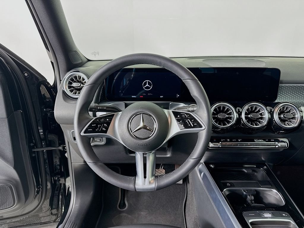 Used 2025 Black Mercedes-Benz GLB 250 image 21