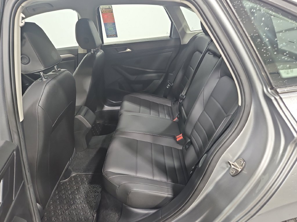 Used 2021 Silver Volkswagen 1.4T SE image 24