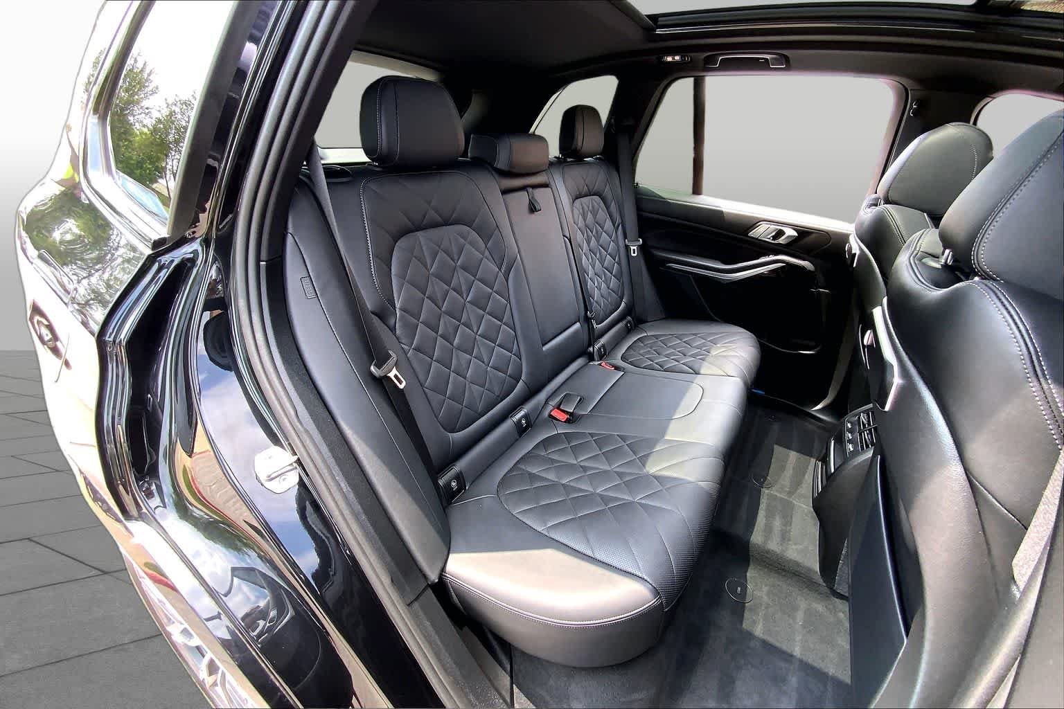Used 2024 Black Sapphire Metallic BMW sDrive40i image 21