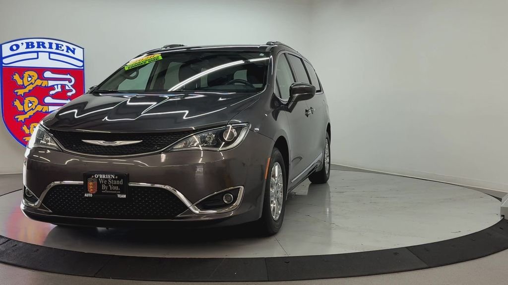 Used 2020 Crystal Metallic Chrysler Touring L image 9